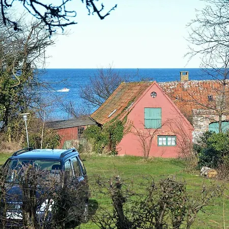 Three-bedroom Holiday In 5 *
