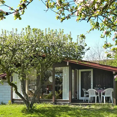 Vakantiehuis Three-bedroom Holiday In 5 *